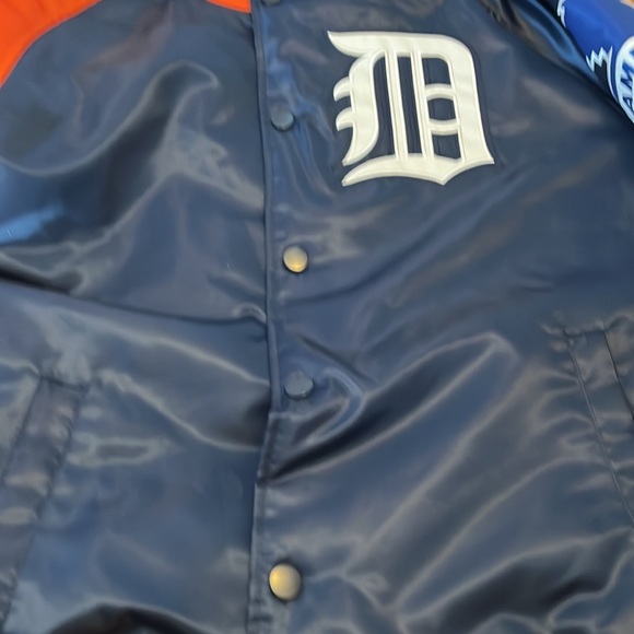 Brand new World Series tiger jacket - Picture 2 of 7